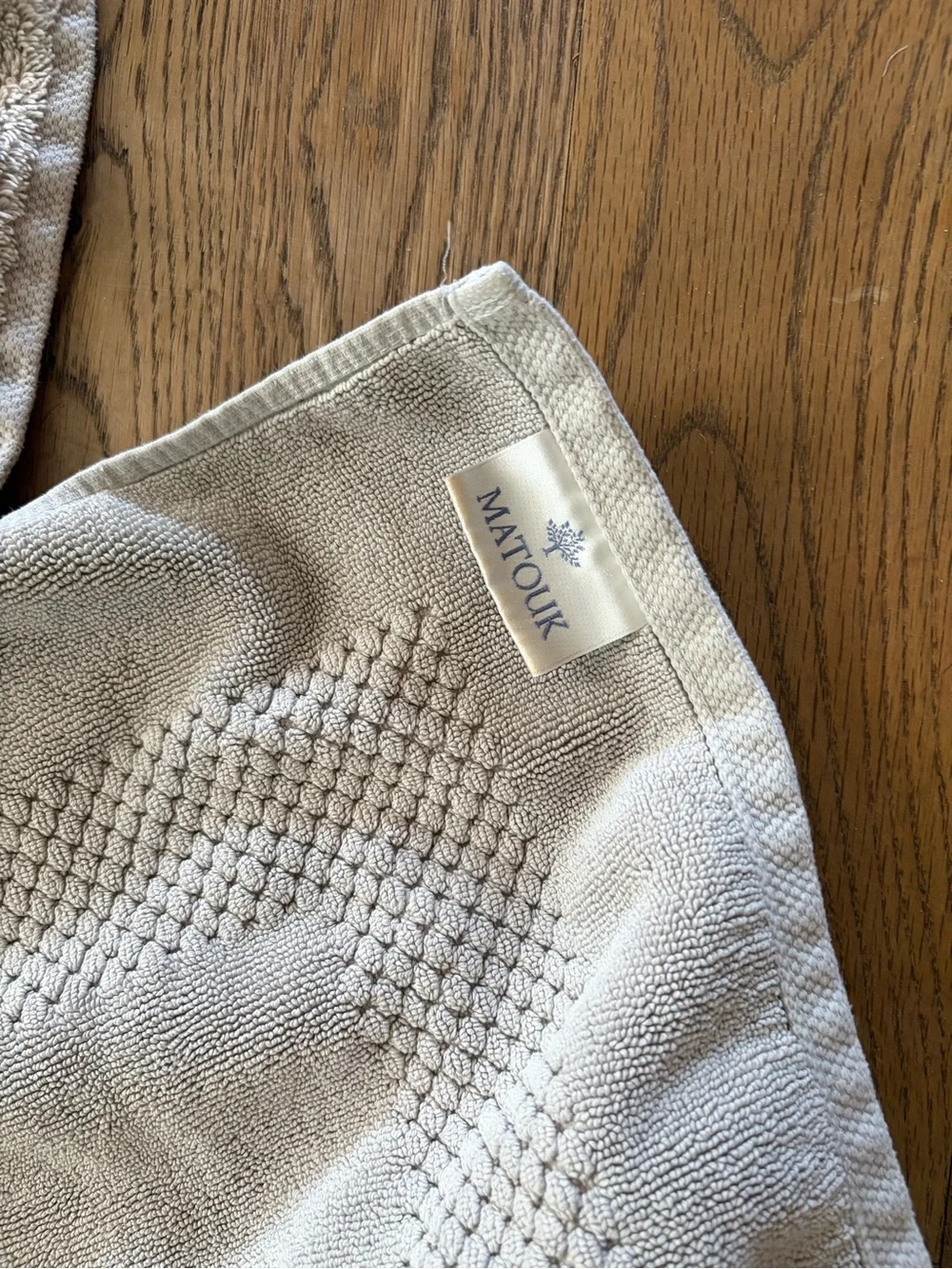 Matouk light gray Bath Mat 2 hand towels, and 2 washcloths